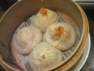 蟹肉と蟹ミソ入り小籠包＆豚肉小籠包