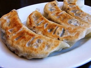 名物　大きな焼き餃子