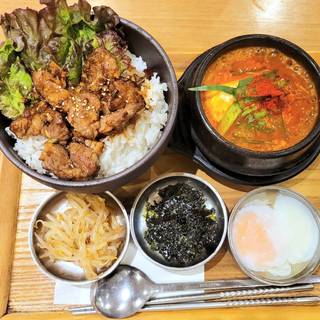 中落ちカルビ丼とハーフスンドゥブ定食