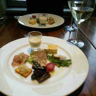 【Ｂコース】（５皿＋食前の１ドリンク付）