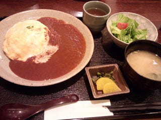 八丁みそデミオムライス