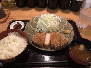 三元豚厚切りロースカツ定食