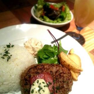 ハンバーグ＆グリルベーコンタルタルディッシュ