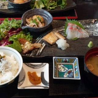 レディースランチ　～一枚皿で昼食を～