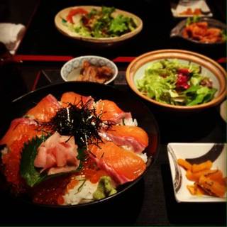 トロサーモンとイクラの海鮮丼