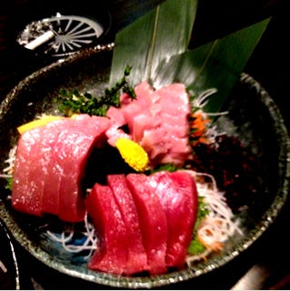 特選まぐろや三種盛り