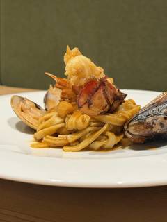 手作り生パスタ　魚介のペスカトーレ　オマール海老付き