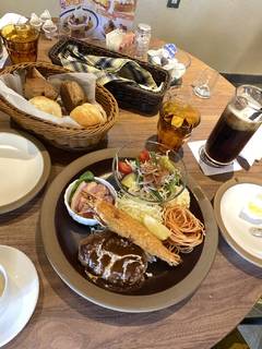 ごちそうランチ　ハンバーグとエビフライ