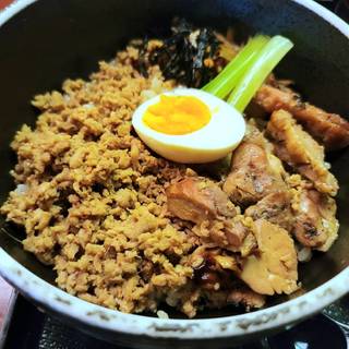 鶏もも焼きとそぼろの二種丼