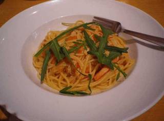 ズワイ蟹とチェリートマトのペペロンチーノスパゲッティーニ