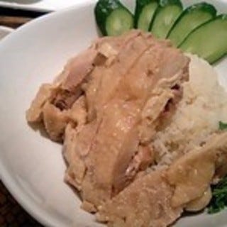 チキンの煮込みのせご飯カオマンガイ