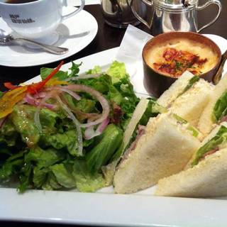 ローストビーフのサンドイッチ