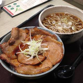 北海道ぶた丼（６枚）・北海道そば（温）