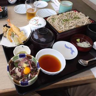 紫蘇そばとミニ藁焼きかつお丼