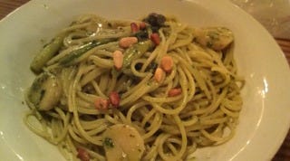 帆立とアスパラガスのジェノバ風バジリコソース