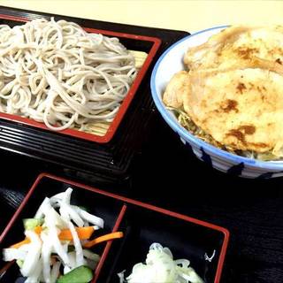 豚ロースの生姜焼き丼ともりそばのランチ　７５０円