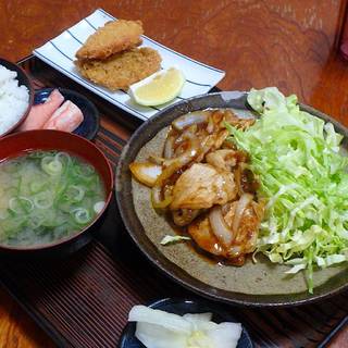 生姜焼きとハムカツ定食