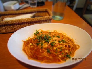 淡路産玉ねぎを使ったピリ辛トマトソース