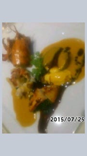 カナダ産オマール海老のロースト　ソースアメリケーヌ　コク深い赤ワインのソース