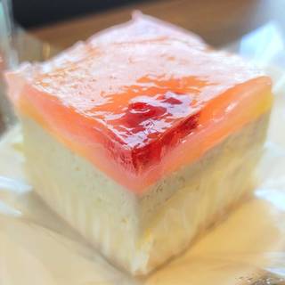 桃のレアチーズケーキ
