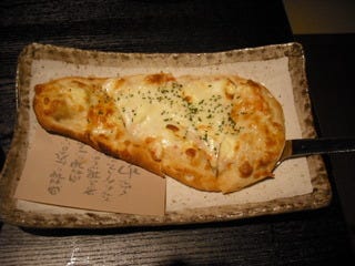 蟹クリームのＷチーズナンピザ