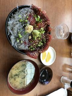 マグロ・生しらす丼