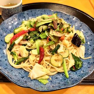 たっぷり野菜のペペロンチーノ