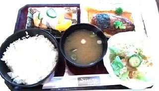 ハンバーグと白身魚の日替わりランチ