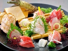 人気のお造り盛り合わせ♪