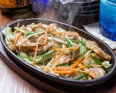 島豚トントロ塩ダレ炒め