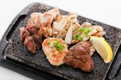 いなせ鶏の溶岩焼き盛り合わせ