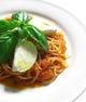 モッツァレラとバジルのトマトソーススパゲッティ