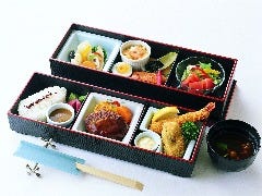 【　ランチ洋食弁当　】　　（赤出汁付）