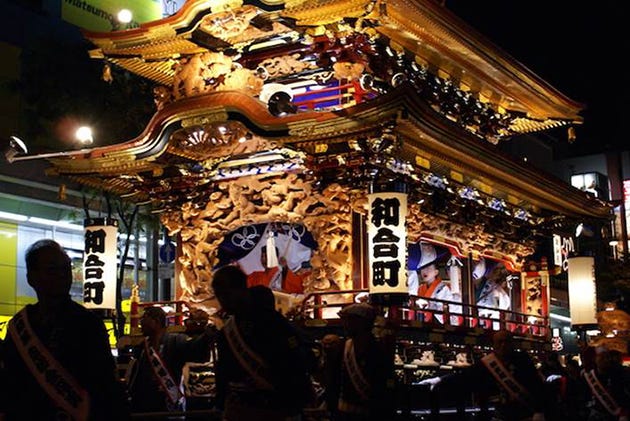 浜松まつりの夜の部は屋台と練り