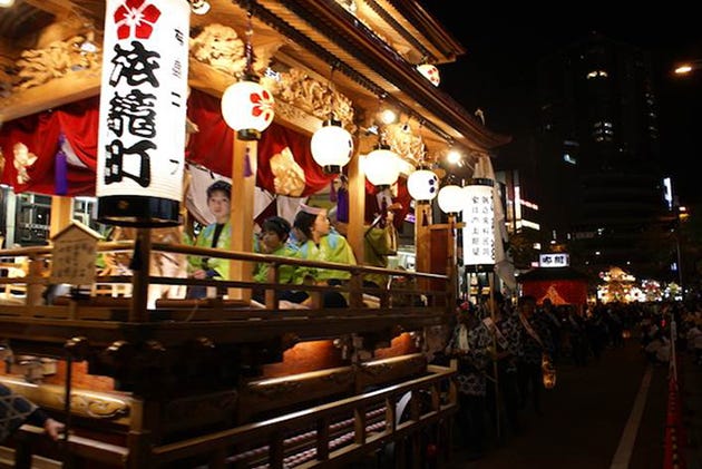 屋台の起源は、大凧を運ぶもの