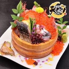 鮮魚の桶盛りと創作天ぷら 天しゃり の画像