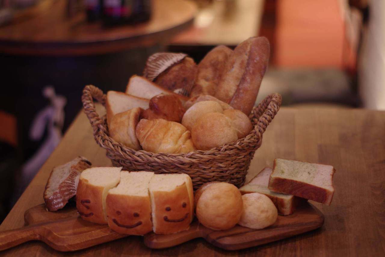 パンとワイン 目黒Flat（地図/写真/目黒/ワイン） - ぐるなび