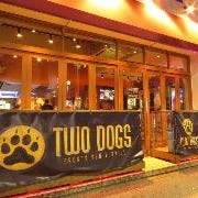 TWO DOGS の画像