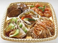当店自慢の冷菜５種プレートで、中華の旨みをご堪能ください！