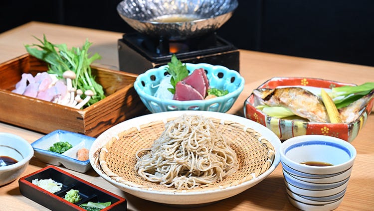 繊細かつ彩り豊かな日本料理に舌鼓