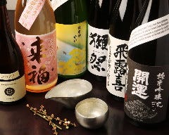 各地の銘酒が勢ぞろい。