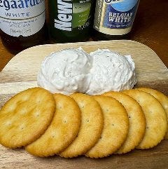 クリームチーズと生クリームを使った甘いデザートです!!