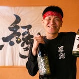 【多彩なドリンク】
バラエティに富んだ品揃えと日本酒が自慢