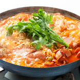韓国家庭でよく食べられる代表的な『ブデチゲ』