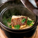 こだわりの和出汁で炊き上げた土鍋飯は美味しさ香る逸品