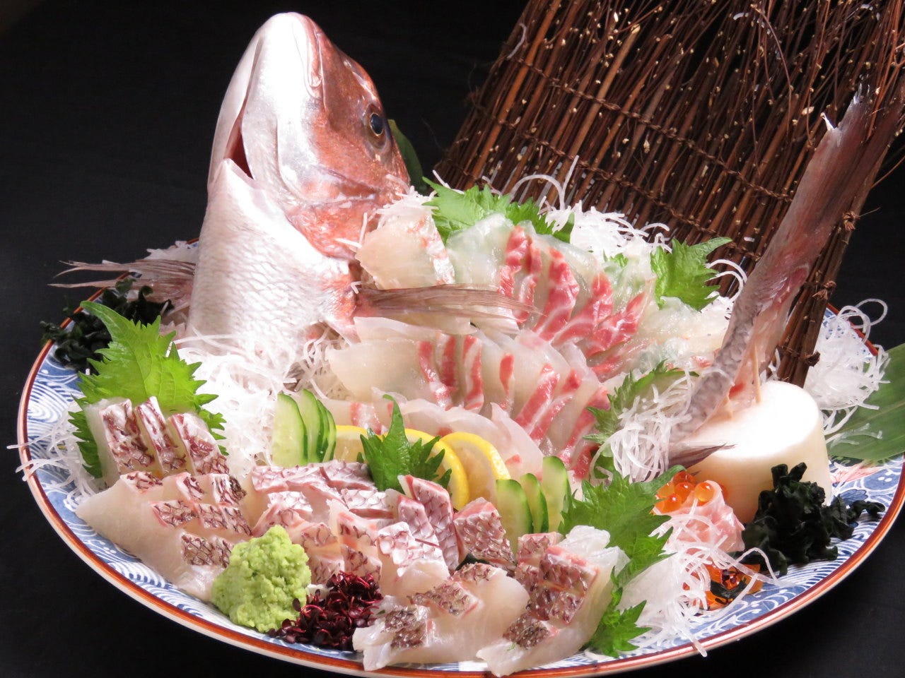 青島海鮮料理 魚益 コース 鯛の姿お造り 半身 ぐるなび