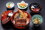 当店自慢の蒲焼と海老や野菜の天ぷらのコラボ丼。食べ応えあり。