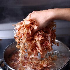 季節を感じる会席料理を 福山屈指の雰囲気の当店で