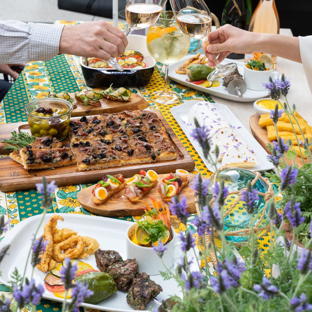 テラス席確約 プロヴァンスbbqテラス 南仏リゾート気分のディナー シャンパンフリーフローの詳細 フレンチ キッチン 六本木 フレンチ フランス料理 ぐるなび