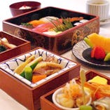 上撰にぎり寿司と老舗料亭の会席料理を堪能『お届け寿司会席（松）』ご自宅・会社でどうぞ